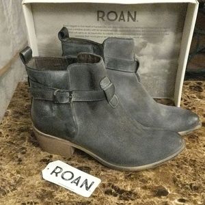 NWT in box Roan Uma grey leather ankle boots
